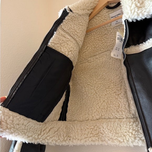 NWT Black Jacket with Sherpa Lining - Picture 4 of 5